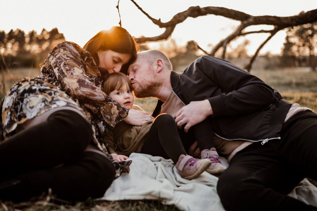 Kinder- und Familienfotografin in Nürnberg Familie auf einer Decke