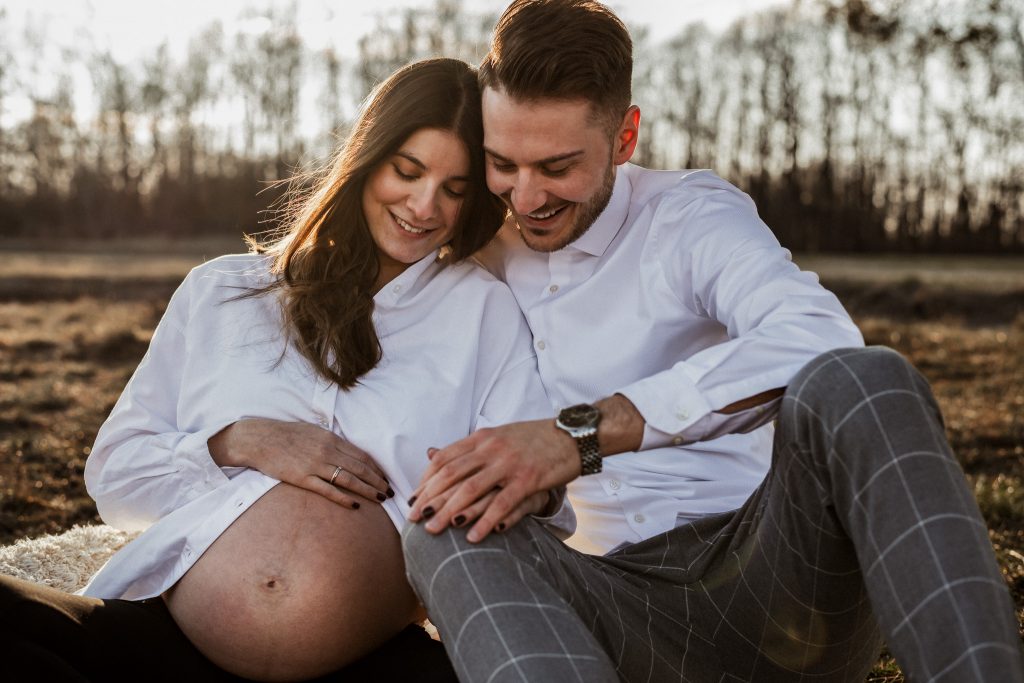 Babybauchfotos in Nürnberg glückliche Eltern