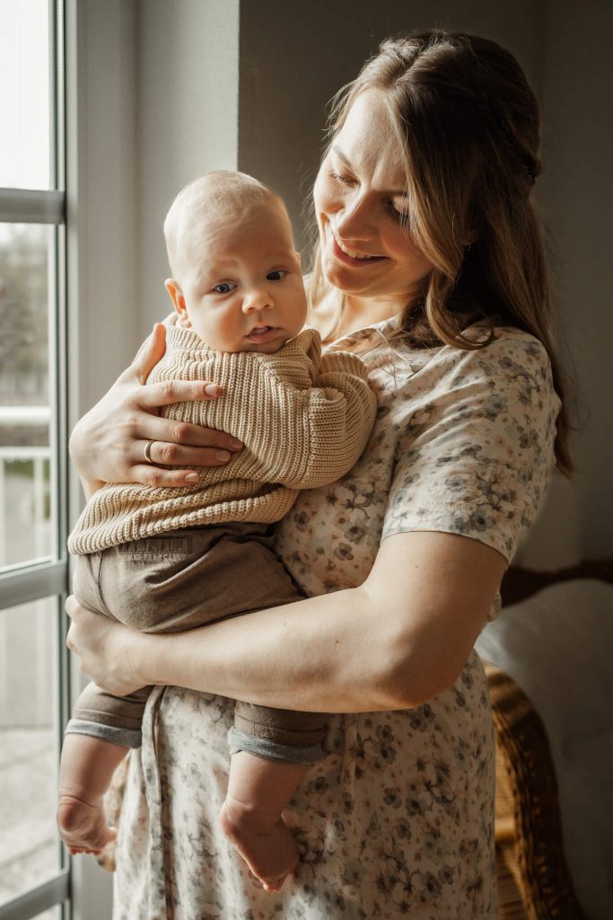 Babyfotos in Nürnberg glückliche Mama