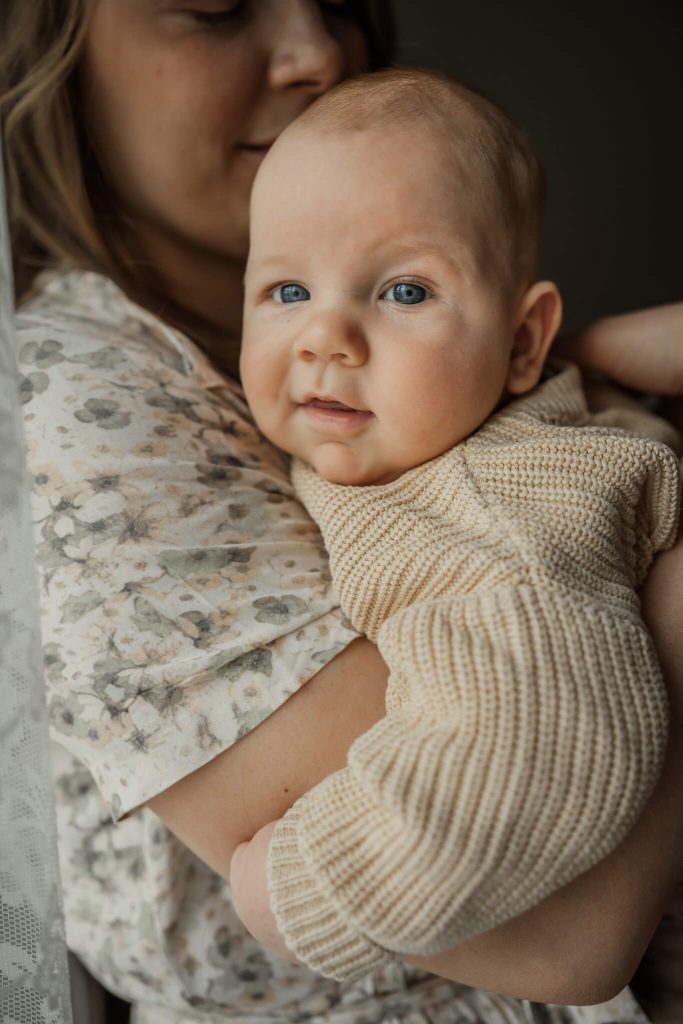 Babyfotos in Nürnberg Baby lächelt